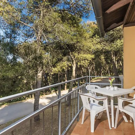 Kanegra Plava Laguna Tatil parkı 2*