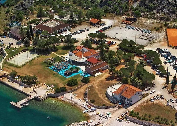 פארק נופש Kanegra Plava Laguna 2*